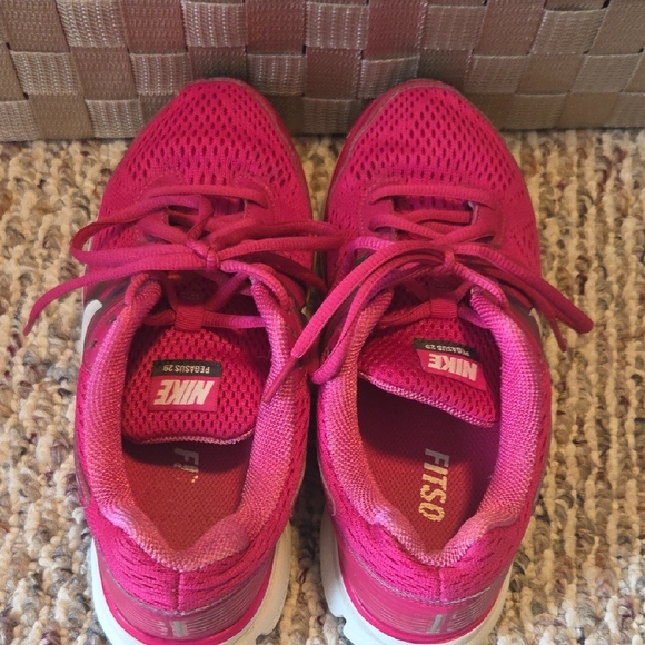 Nike Women's Pink and White Athletic Shoes - Picture 8 of 9